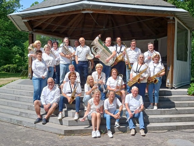 Zonnig Kioskconcert door Avondorkest